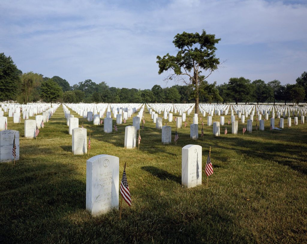 Memorial Day at Arlington National Cemetery in Virginia, Carol Highsmith, ca. 1980 – 2006. Highsmith Archive, Prints & Photographs Division, Library of Congress).